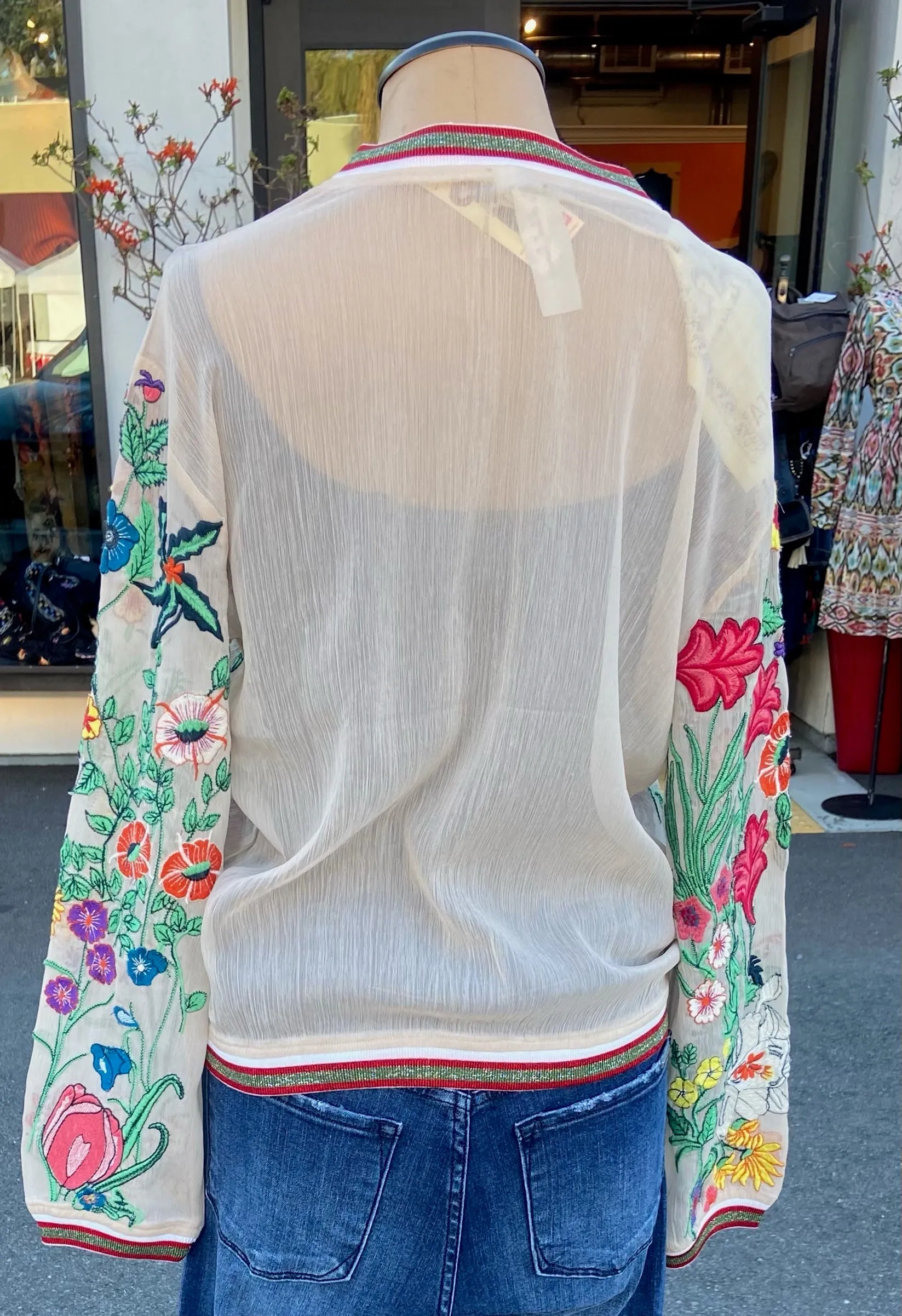 Elegant Belleza Embroidered Cream Jacket