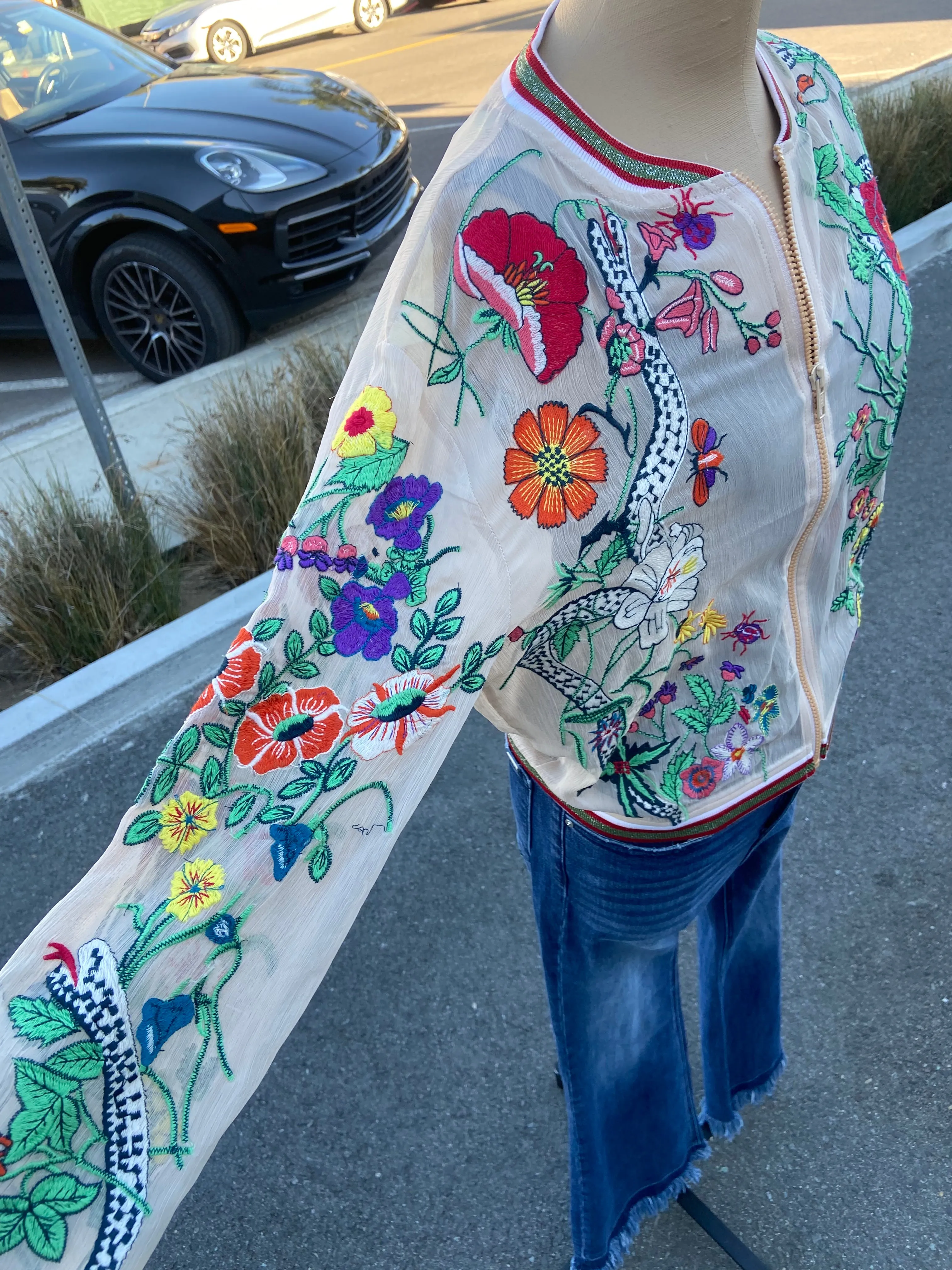 Elegant Belleza Embroidered Cream Jacket